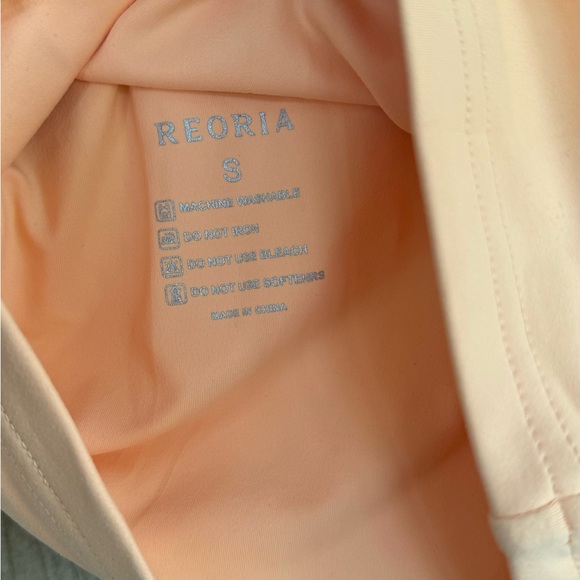 ReoRia Deep V Plunge Crop Top in Peach Fuzz - Picture 3 of 3